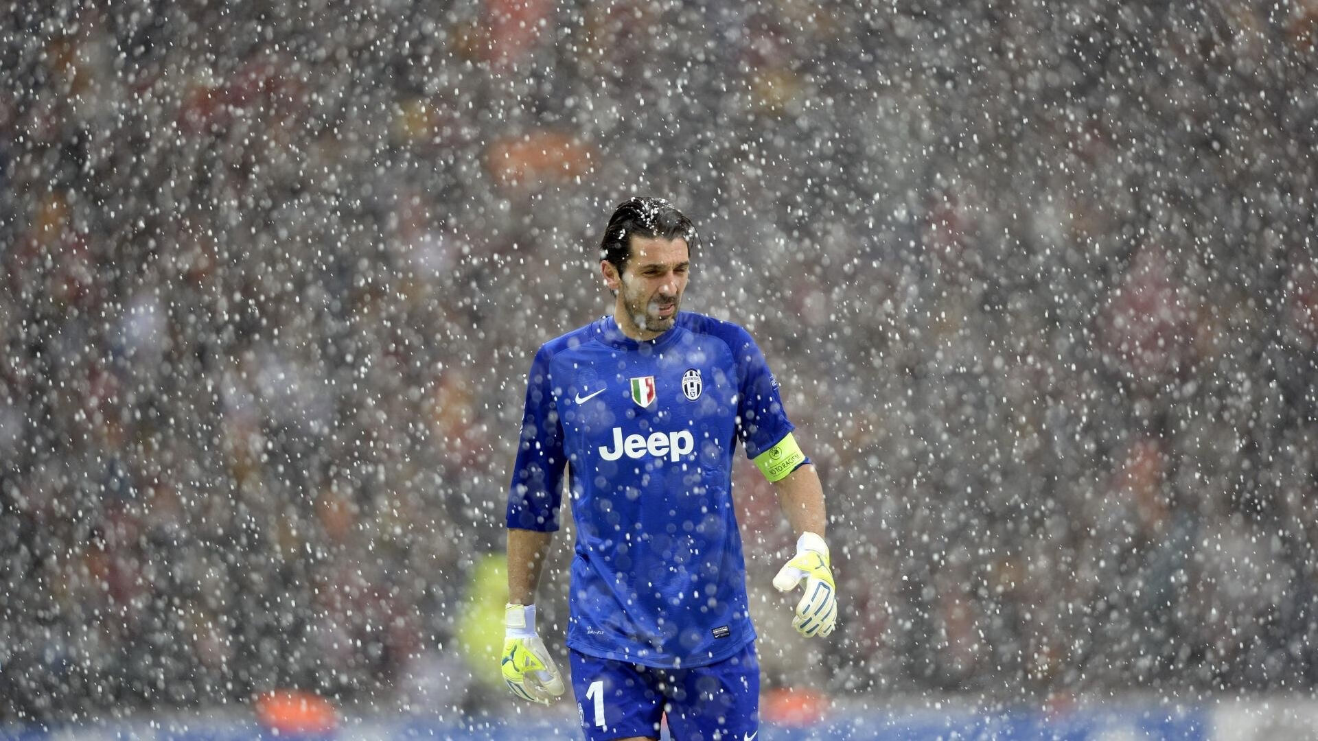 东决战火与绿茵神话,当突尼斯在塞维利亚的梦境中踏平山河