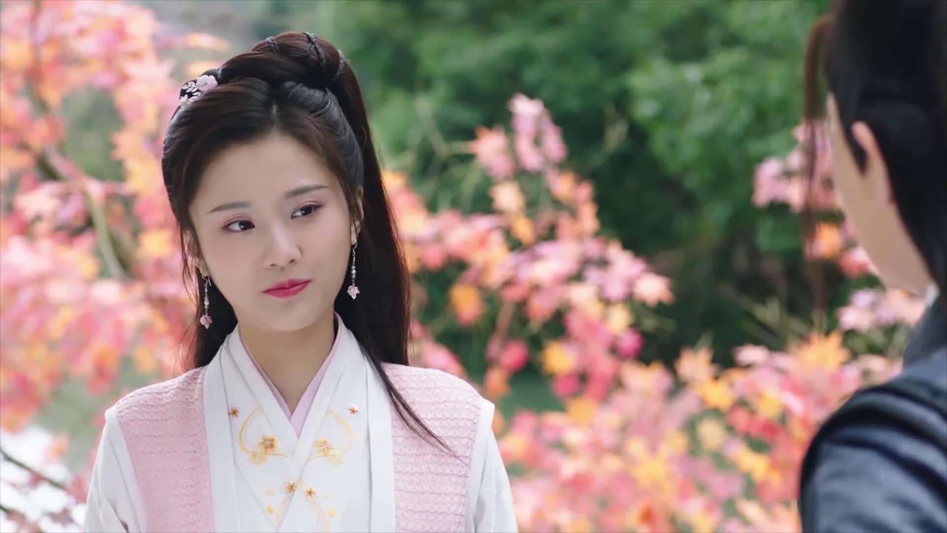 开云体育平台APP-更衣室的瓷砖泛着消毒水惨白的光，像一块巨大的、冰冷的裹尸布。几个小时前山崩地裂的欢庆，此刻只剩下回声，在空旷的淋浴间孤独碰撞，最终碎成一地无人清扫的、潮湿的寂静